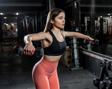 Chica fitness en el gym